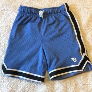 Osh Kosh B’gosh Blue basketball shorts in great condition sz 4/5